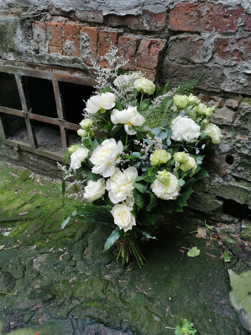 Bukiet pogrzebowy z peonią